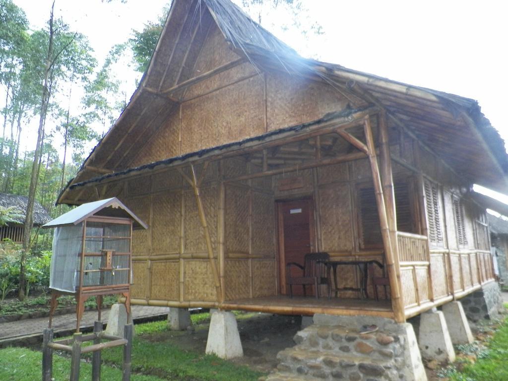 Villa Kampung Karuhun Sutan Raja Bandung Ruang foto
