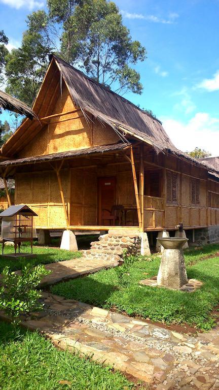 Villa Kampung Karuhun Sutan Raja Bandung Bagian luar foto