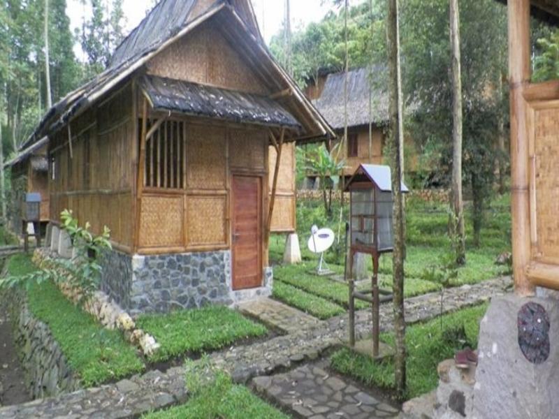 Villa Kampung Karuhun Sutan Raja Bandung Bagian luar foto